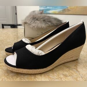 NWOB Bandolino Nuri 7 Black Espadrille Wedge Pump Size 9
